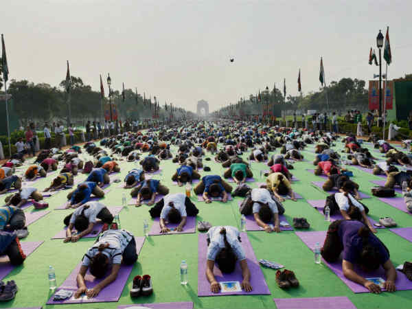 दिल्ली के राजपथ पर योग 