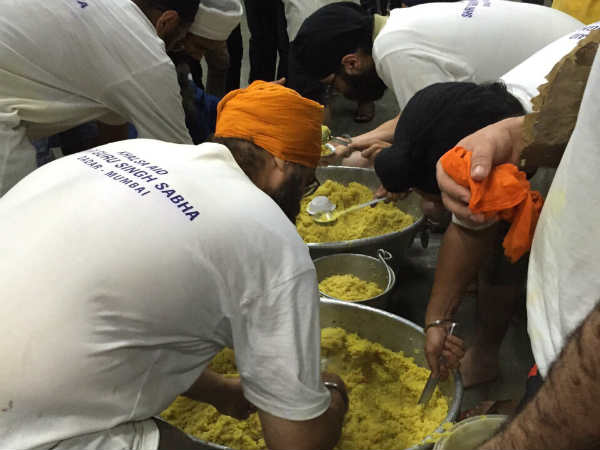 सीएसटी पर भोजन कराया 