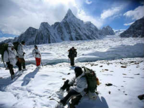 सबसे बुरे मौसम में भी जवान डटे रहते हैं