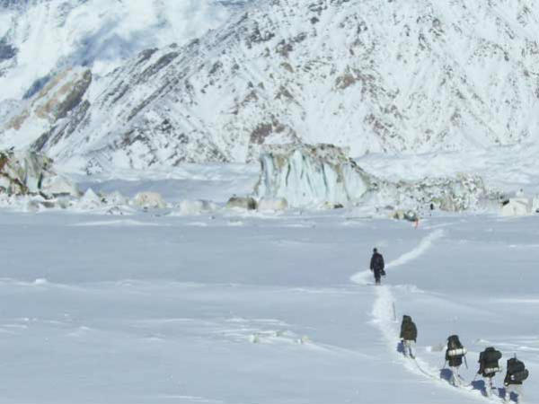 36 फीट तक बर्फ जम जाती है