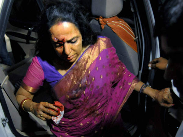 घायल हुईं हेमा 