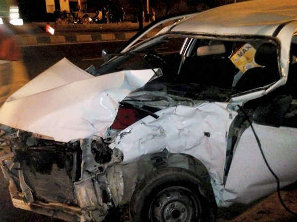 आल्टो कार जिससे भ‍िड़ी मर्सडीज 