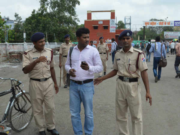 हैरान परेशान दिखे महाशय 