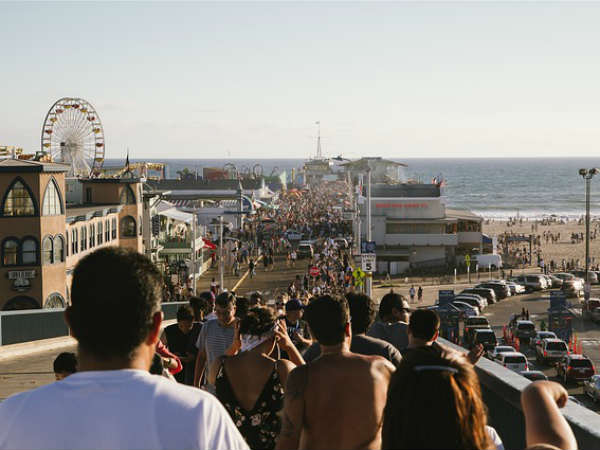 लाइन में खड़े होने की नौकरी