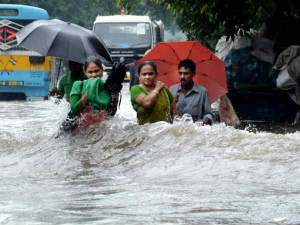 कोलकाता में सड़कों का हाल 