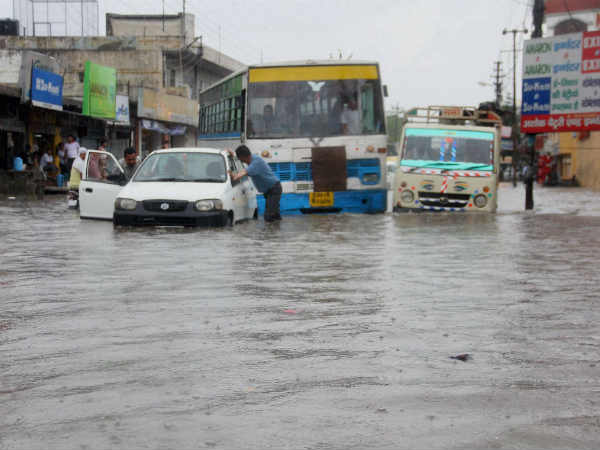 मेरठ में जल भराव 