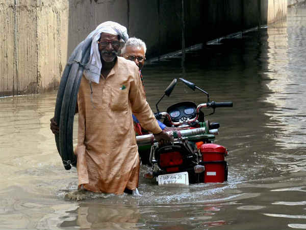 मिर्जापुर में बाढ़ जैसा मंजर 