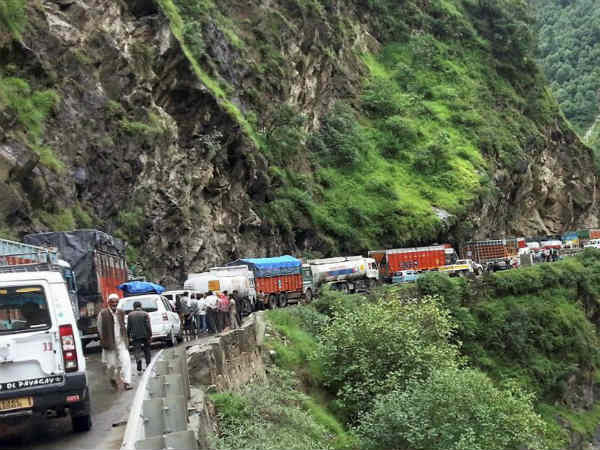 उत्तराखंड में लैंड स्लाइड 