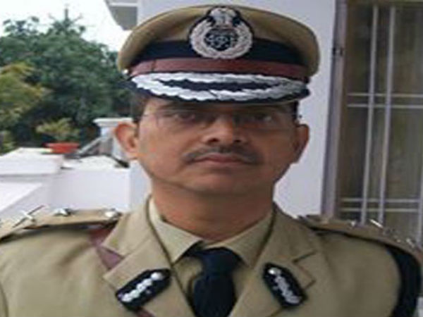 IPS Amitabh Thakur rushes to Home Minister for his security and CBI prob IPS Amitabh Thakur rushes to Home Minister for his security and CBI prob