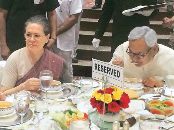 Pics: Lalu, Mulayam, CPI, Skip Sonia Gandhi Iftar to Cement Opposition Unity 