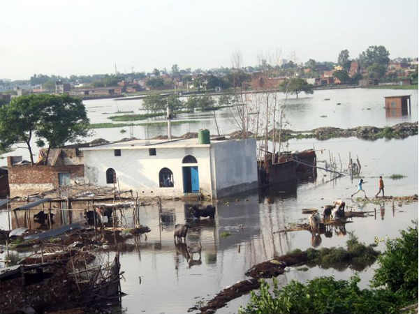 घरों के अंदर घुसा पानी 