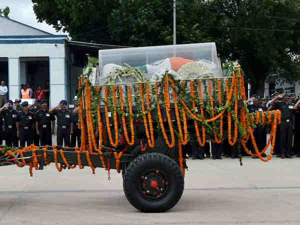 कलाम के आवास पर पहुंचाया गया पार्थ‍िव शरीर 