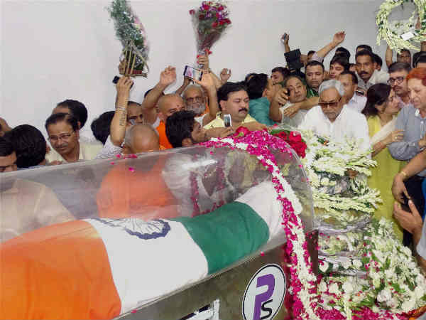 नीतीश कुमार पहुंचे 