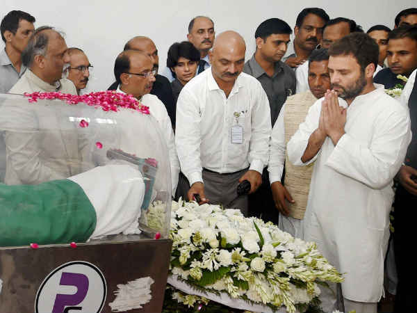 राहुल गांधी ने दी श्रद्धंजलि 