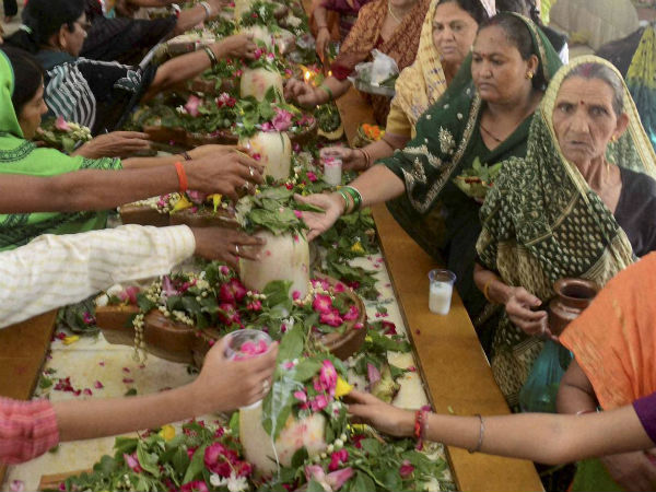 First Day of Shravana: Devotee offer prayer to Lord Shiva in UP, MP, Bihar and Delhi