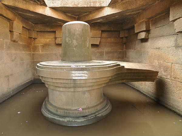 दुर्वा के बने शिव लिंग दुर्वा के बने शिव लिंग