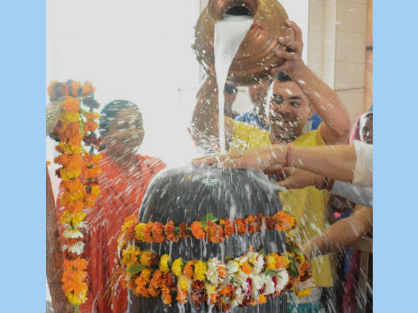 पत्थर के शिव लिंग पत्थर के शिव लिंग