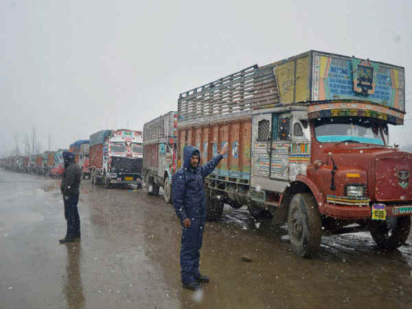 अंदर ही अंदर घुटते रहते हैं
