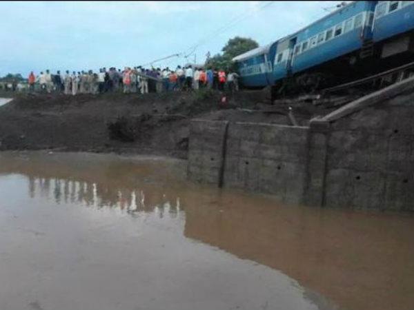 काली माचक नदी का पुल पार करते वक्त हुआ हादसा