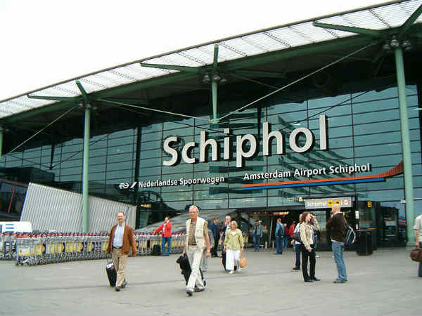 हॉलैंड के एम्स्टर्डम शिफोल एयरपोर्ट हॉलैंड के एम्स्टर्डम शिफोल एयरपोर्ट