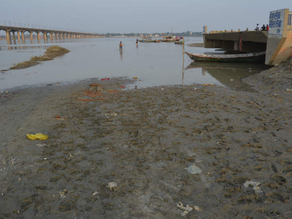 गंदगी से निराश होते पर्यटक