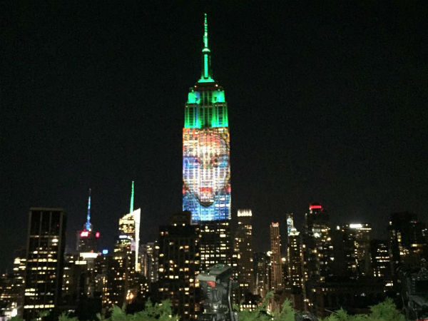 जोंस ने एक साथ कई फोटोग्राफ्स का किया प्रयोग जोंस ने एक साथ कई फोटोग्राफ्स का किया प्रयोग