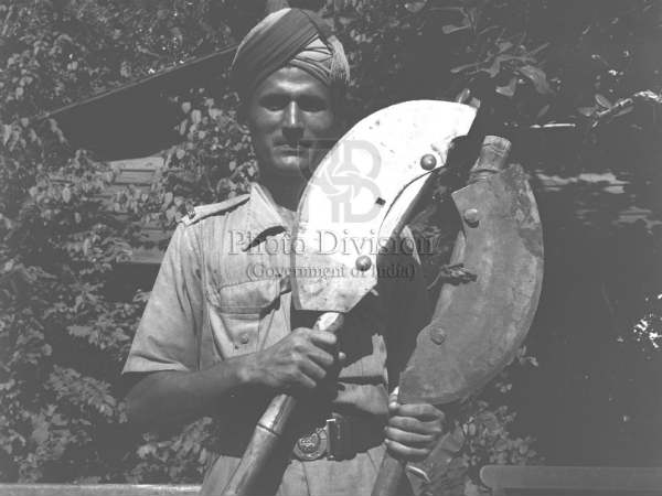 पहाड़गंज में बरामद हथियार