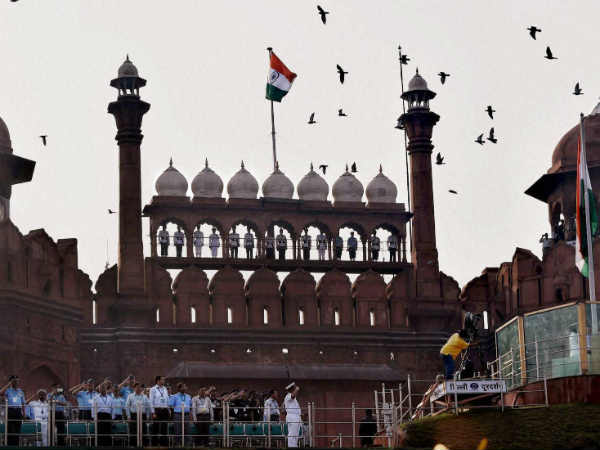 लाल किले पर नहीं पहराया गया था झंडा