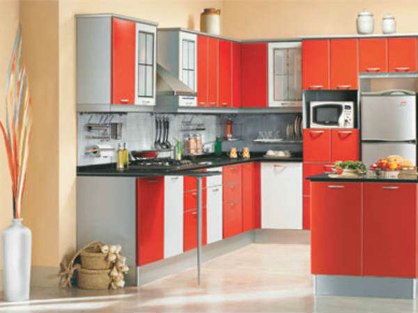 फ्रीज दक्षिण या पश्चिम दिशा में