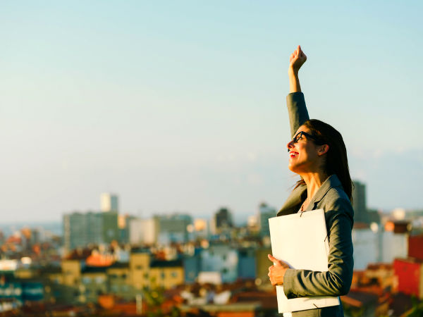 कमाई में आगे निकल रही हैं महिलाएं