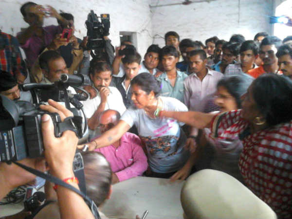 पुलिस पर केस को दबाने के आरोप 