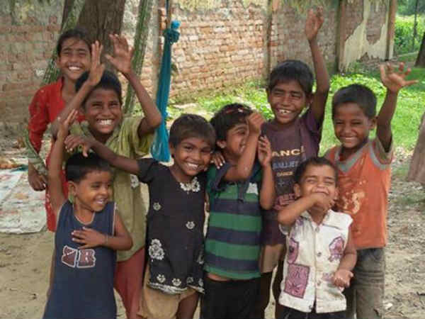 इन बच्चों को पढ़ाता है आनंद 