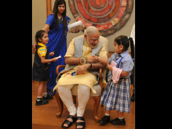 बच्‍चों में नजर आया पीएम का क्रेज