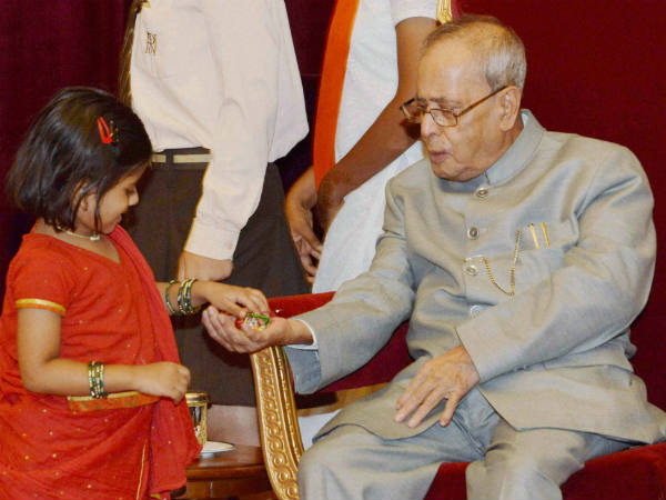 अपने प्रेसीडेंट अंकल को बांधी राखी 