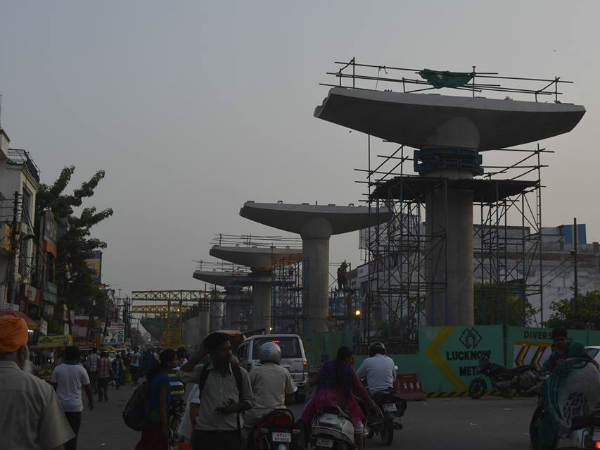 आलमबाग में काम चरम पर