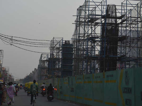 आलमबाग बस अड्डे तक काम तेजी पर