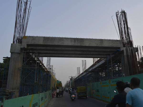 चारबाग में शुरु हो चुका है काम