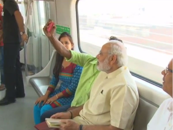 सेल्फी की मची होड़ 