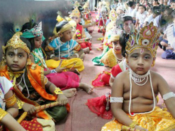 प्यारे -प्यारे नंदलाल