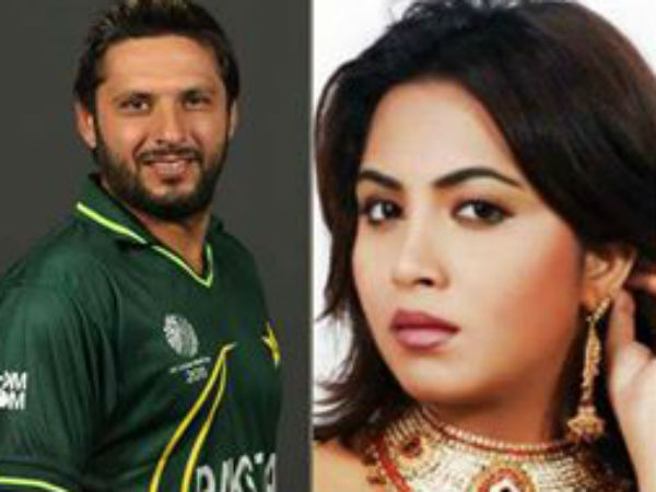 अर्शी बदनाम हुई अफरीदी तेरे खातिर