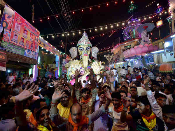 हर्षोल्लास के साथ शुरू