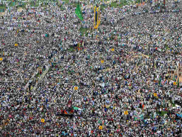 फैक्ट्र‍ियों में काम करने वाले 