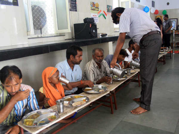 8 लोगों को स्टाफ संभालता है इसे