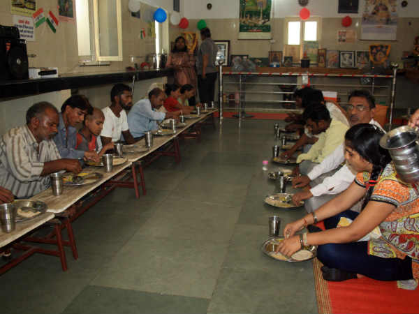 साफ-सफाई का रखा जाता है विशेष ध्यान