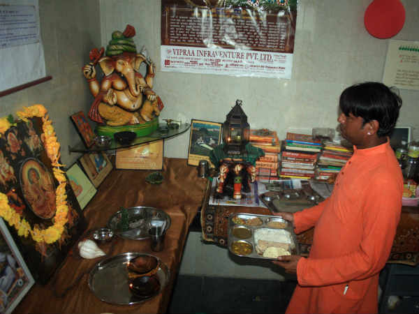 खाने से पहले भगवान को लगता है भोग