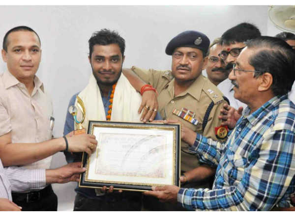 डीएम और एसएसपी ने किया सम्मानित