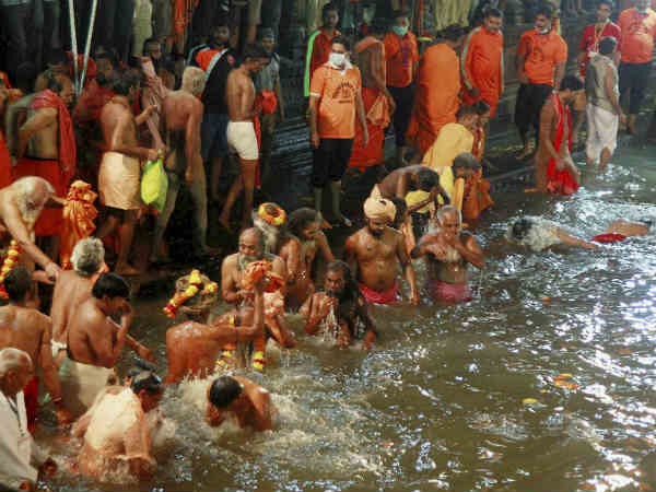 शाही स्नान शाही स्नान