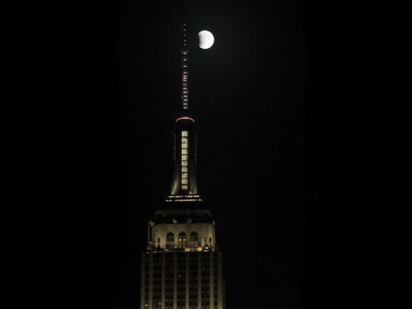 चंद्रमा पर लगा ग्रहण 