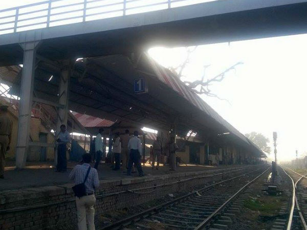 स्टेशन पर सन्नाटा पसरा