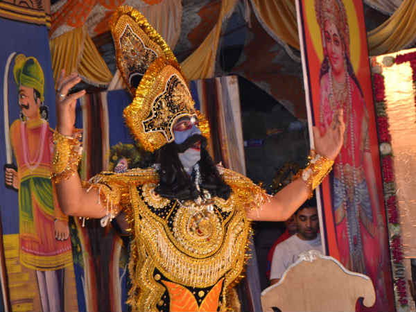 भीड़ उमड़ी 